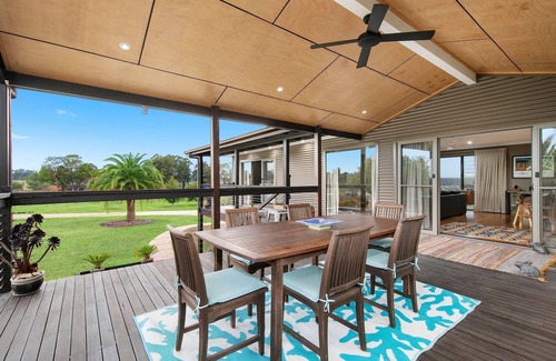 Keinbah Maison | Lilies Luxury Pool Retreat Lakeside on Lovedale 5 star