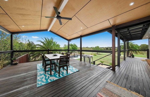 Keinbah Maison | Lilies Poolside Villa - Romance and tranquility in the heart of Lovedale