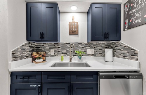 Northgate Appartement | Lily: Studio Apt, 4 Minute Walk to Campus, Newly Remodeled