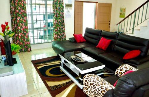 Tanah Rata Maison | LILY VACATION HOME at CAMERON HIGHLANDS - 12 PAX,FREE WiFi w CARPORCH