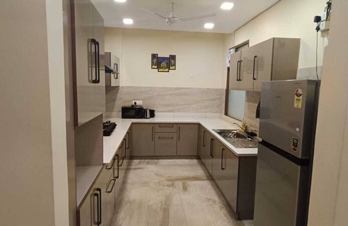 New Delhi Appartement | Lime Tree 3BHK Serviced Apartments DLF 5