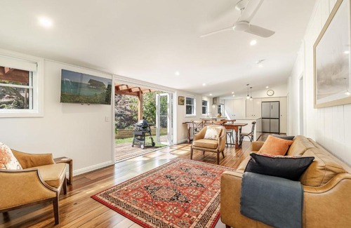 Yamba Maison | Lime Tree Cottage - Pet Friendly
