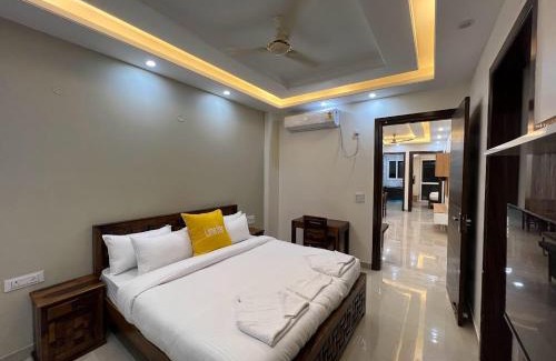 DLF Phase 5 Appartement | Lime Tree Two BHK Service Apartment Golf Course Road Gurgaon