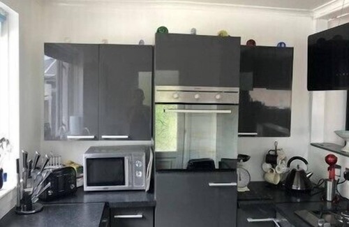 Carluke Maison | Inviting 3-Bed House in Law Village, Carluke