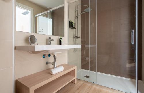 El Camp de l'Arpa del Clot Hôtel | Limehome Barcelona Carrer de Besalú 82