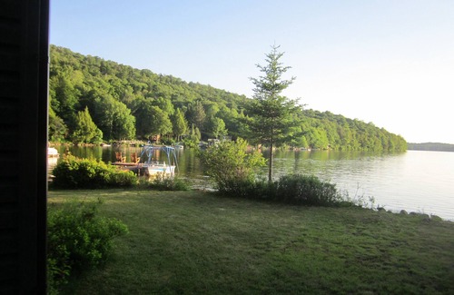 Inlet Cabine | Lac Limekiln: Panorama Lodge Single Family Lakefront Adirondack Camp