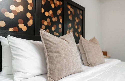 Ellicottville Cabine | Lincoln Boutique Motel Upper King #8