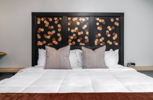 Ellicottville Cabine | Lincoln Boutique Motel Upper King #8