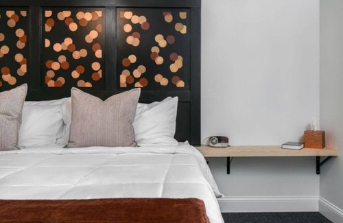 Ellicottville Cabine | Lincoln Boutique Motel Deluxe King #9