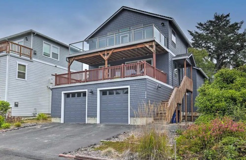 Lincoln City Maison | Lincoln City Beach House. Decks, views & surf sounds.