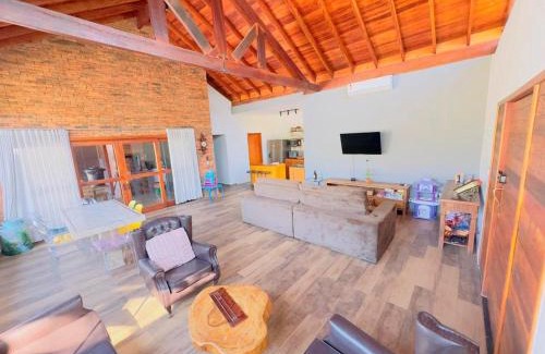Porangaba Maison | Linda Casa de Campo Nova em condomínio com piscina aquecida