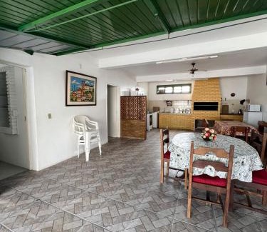 Sao Lourenco do Sul Maison | Linda casa para temporada em FRENTE A PRAIA em São Lourenço do Sul