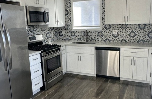 Linda Vista Maison | Linda Vista summer home with front and backyard! Pet friendly!