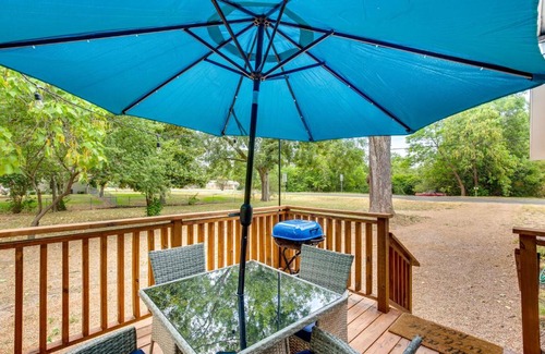 Lindale Maison | Lindale Vacation Rental with Deck and Grill!