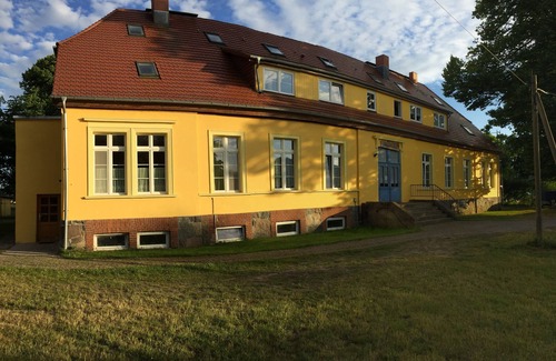 Altenkirchen Appartement | Linden apartment in the Reidervitz manor house, 1.3 km to the beach