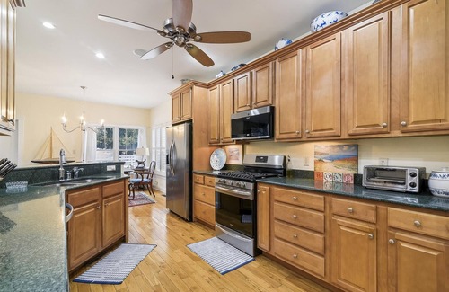 Lewes Maison | Linens Included! Private Pool! Hot tub! Book Today! Off Season Mini Weeks!