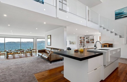 Hilltop Maison | Base: 6 Extra: $60 165 Lake Terrace
