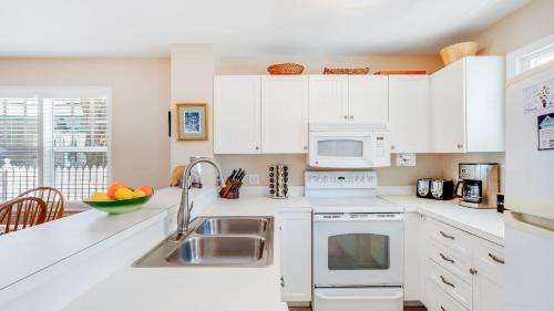 Bahama Village Maison | Linger Longer by AvantStay Key West Walkable Gated Community Shared Pool Week Long Stays Only