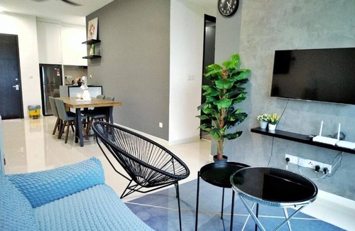 Maluri Appartement | Link bridge to the mall & MRT ! Family-sized condo with game room & swmming pool