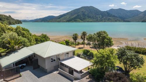 Mahau Sound Maison | Linkwater Wonder - Marlborough Holiday Home