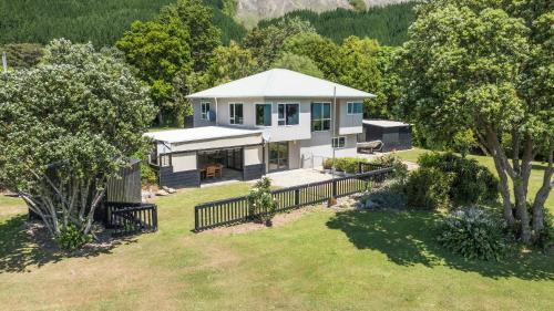 Mahau Sound Maison | Linkwater Wonder - Marlborough Holiday Home