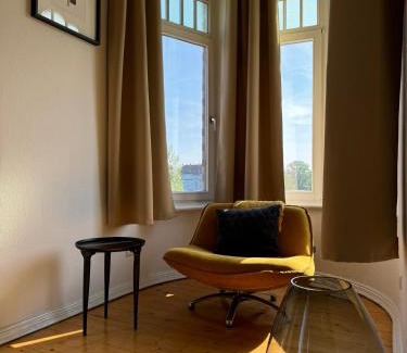 Minden Appartement | Lio Suite Design Apartment Balkon Netflix