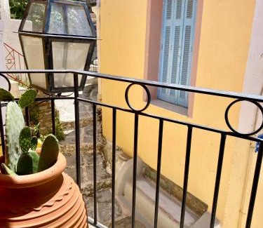 Ioulida Maison | Lion House I