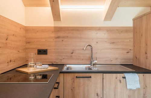 Santa Maddalena Appartement | Appartement Reguz avec vue sur les montagnes, jardin, terrasse, sauna et Wi-Fi.