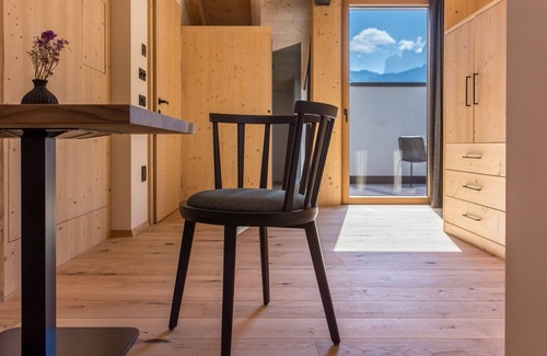 Santa Maddalena Appartement | Appartement Reguz avec vue sur les montagnes, jardin, terrasse, sauna et Wi-Fi.