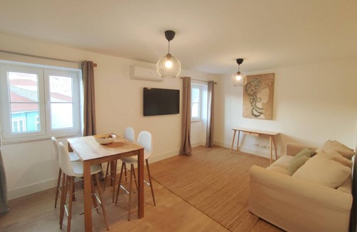 Pena Appartement | Lisbon Skyline Apartment by Misha s Place 5E
