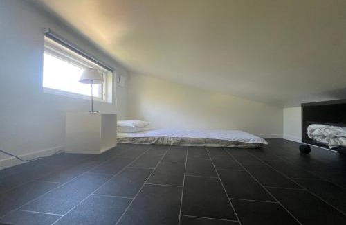 Alvsjo Chalet De Ski | Liten stuga i Älvsjö 25 kvm med 2 sovloft