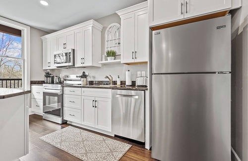 Akron Appartement | Litfin Loft: A Luxury Short Term Rental