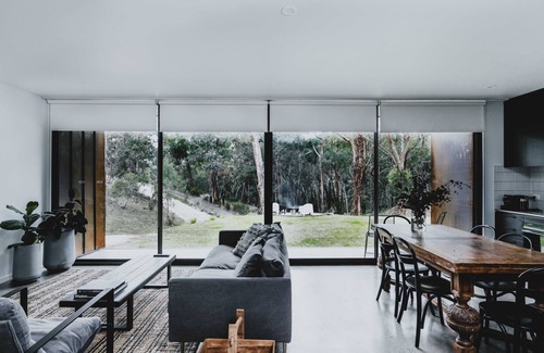 Hepburn Springs Maison | Lithic House-beautiful bush setting