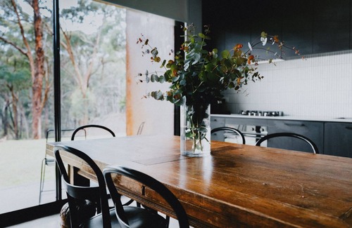Hepburn Springs Maison | Lithic House-beautiful bush setting