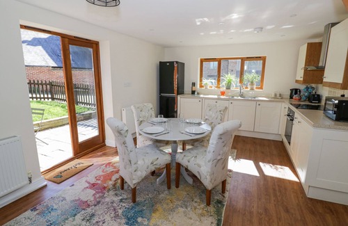 Frampton on Severn Cottage | LITTLE BARN, pet friendly, with a garden in Stratford-Upon-Avon