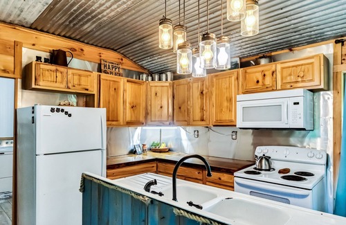 Frenchburg Cabine | Little Bear Cabin @ RRG-Dog Friendly-Hot Tub & Pond!
