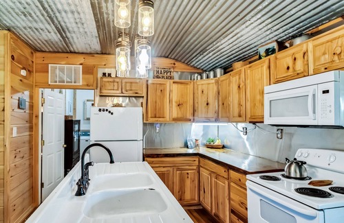 Frenchburg Cabine | Little Bear Cabin @ RRG-Dog Friendly-Hot Tub & Pond!