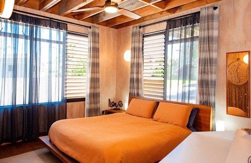 Bowentown Maison | Little Beauty - sea views & fire