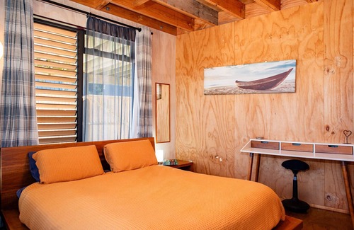 Bowentown Maison | Little Beauty - sea views & fire