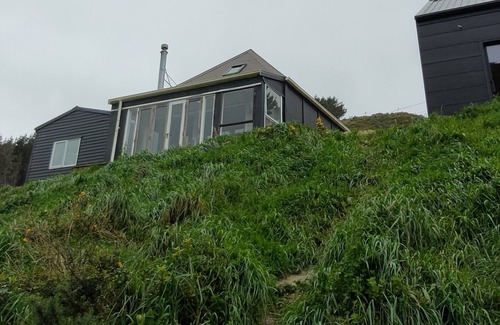 Wellington Cabine | Little Cabin on the South Coast of Wellington