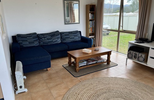 Kennedy Bay Maison | Little Dell Beach Bach - Beachfront views