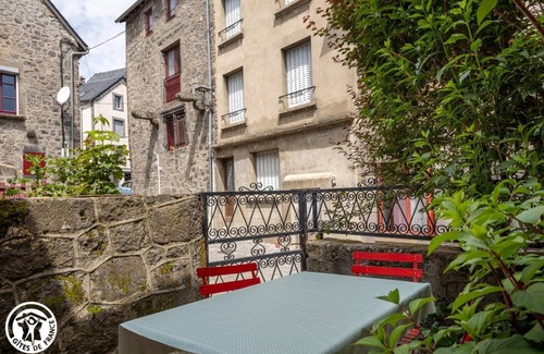 Besse-en-Chandesse Maison | Little Cocoon - BESSE ET SAINT ANASTAISE