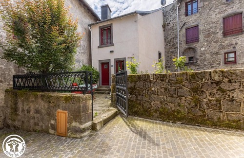 Besse-en-Chandesse Maison | Little Cocoon - BESSE ET SAINT ANASTAISE