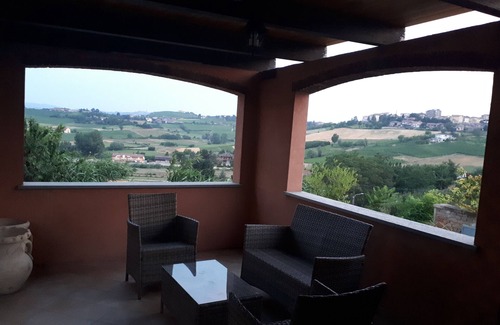Agliano Terme Maison | LITTLE FROG à l'UNESCO Piémont Langhe Monferrato WINE HILLS. Barbecue de jardin pingpong