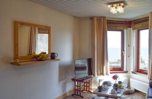 Kirkcaldy Maison | Little Gem