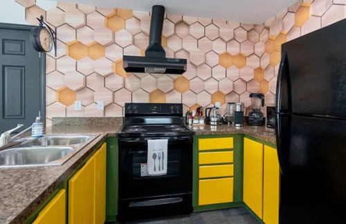 Port Angeles East Maison | Uniquely Designed Home, Pet Friendly, Central Location