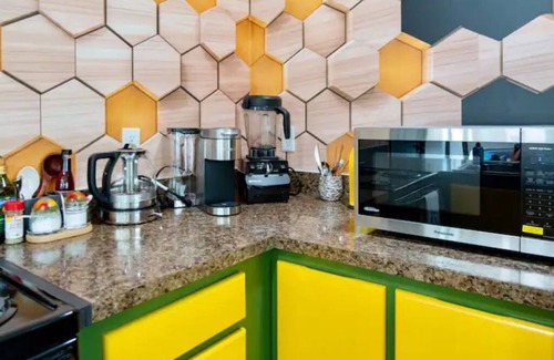 Port Angeles East Maison | Uniquely Designed Home, Pet Friendly, Central Location