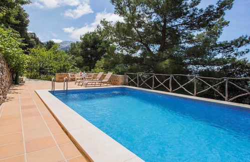 Escorca Maison | Petite maison à Cala Tuent avec vue sur la mer et les montagnes. Piscine privée et WIFI gratuit.