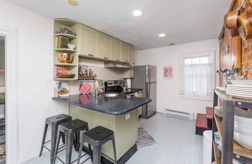 Staunton Maison | Little House in Historic Downtown Staunton - short walk to shops, dining, & more