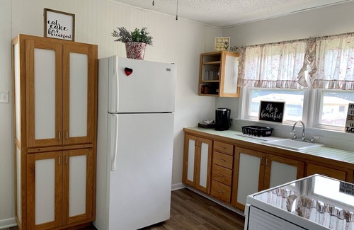 Prairie Grove Maison | Little House In The Grove Private, Comfortable, Squeaky Clean!